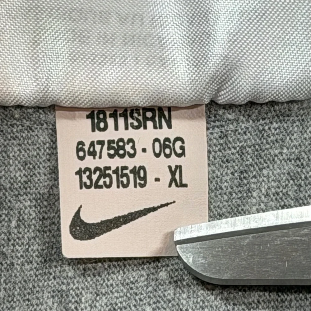Nike Graphic Tee Shirt Women XL Gray Good Script Logo Short Sleeve Cotton Blend‎